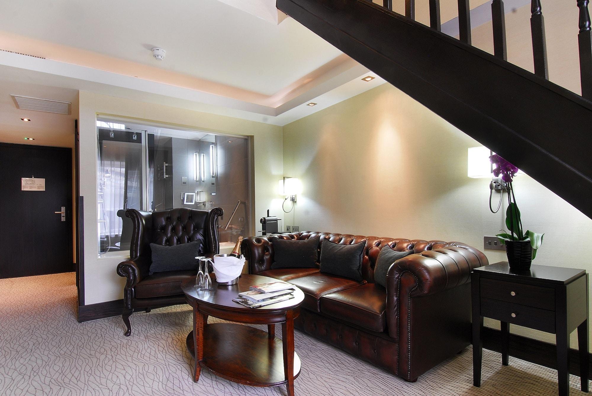 Montcalm Brewery, London City Екстериор снимка A living room in a suite at the hotel