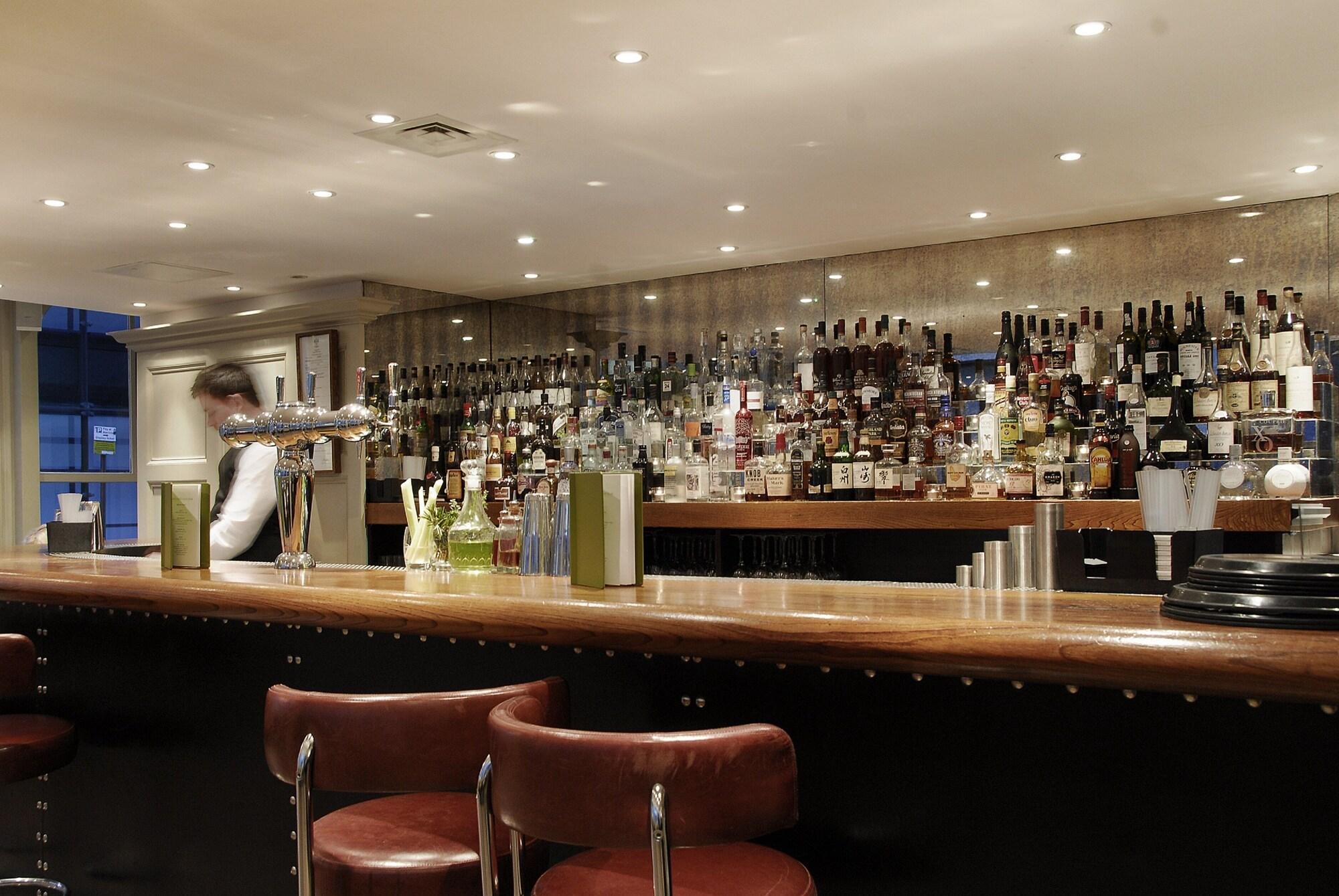 Montcalm Brewery, London City Екстериор снимка The bar at the Connaught