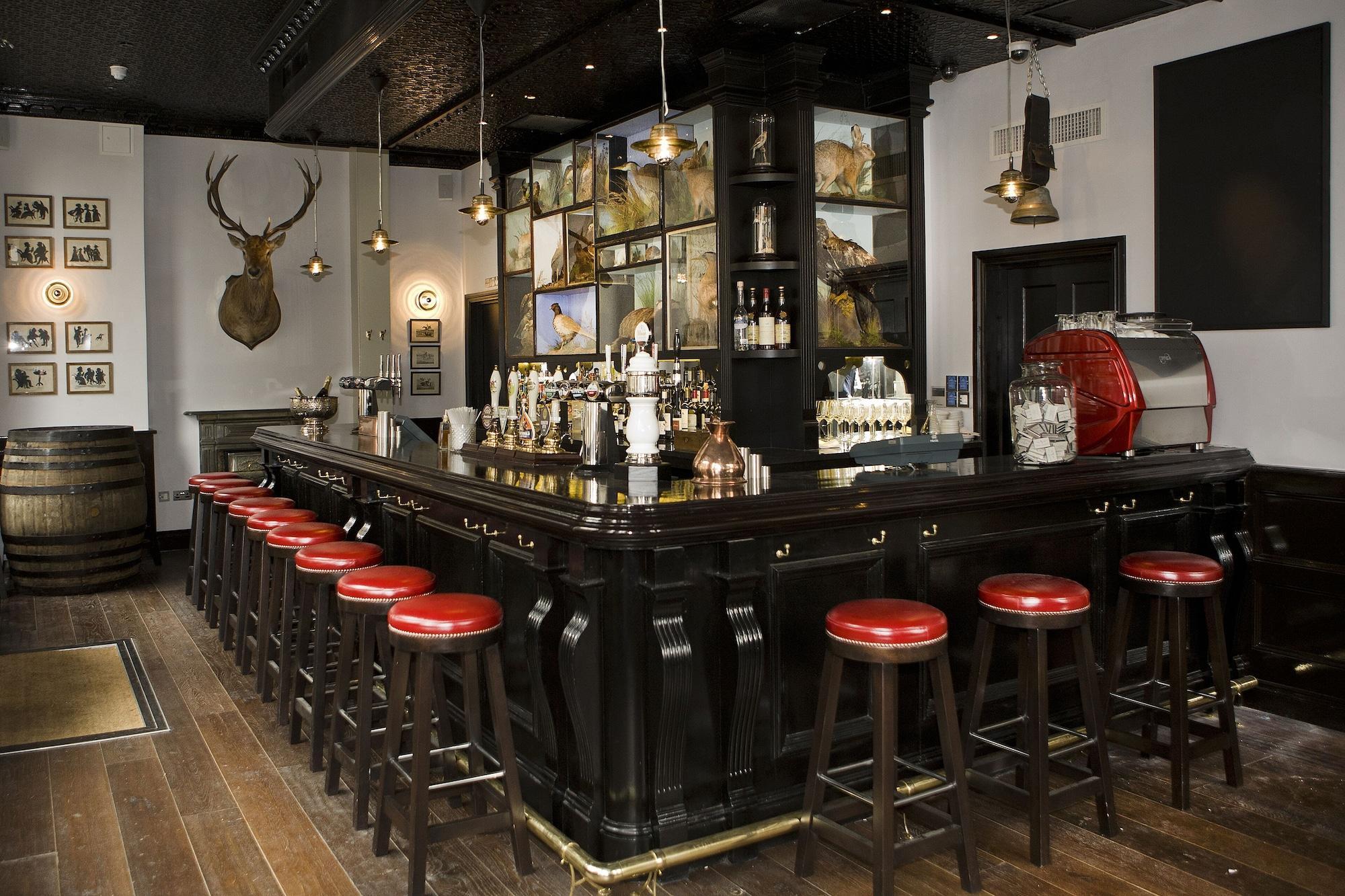 Montcalm Brewery, London City Екстериор снимка The bar at the Old Tom & English